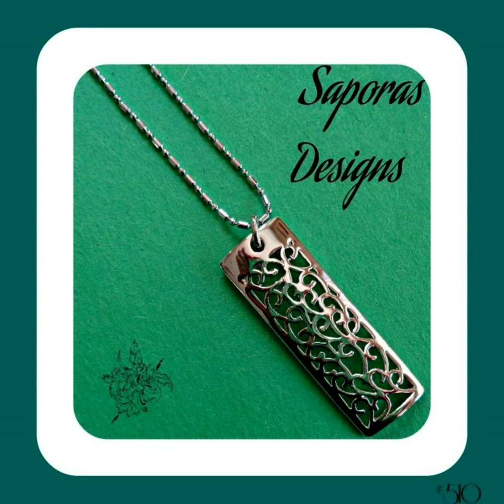18KRP Flower Design Necklace Vintage Style